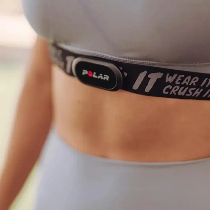 רצועת דופק מתקדמת לחזה 251297 דגם H10 בצבע שחור עם כיתוב מבית POLAR