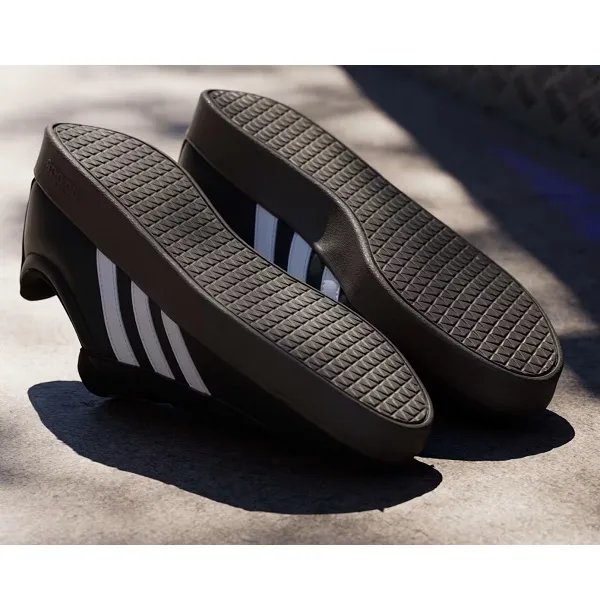 נעלי אופנה לגברים בסגנון ספורטיבי 261779 דגם VL Court Base ADIDAS בצבע שחור